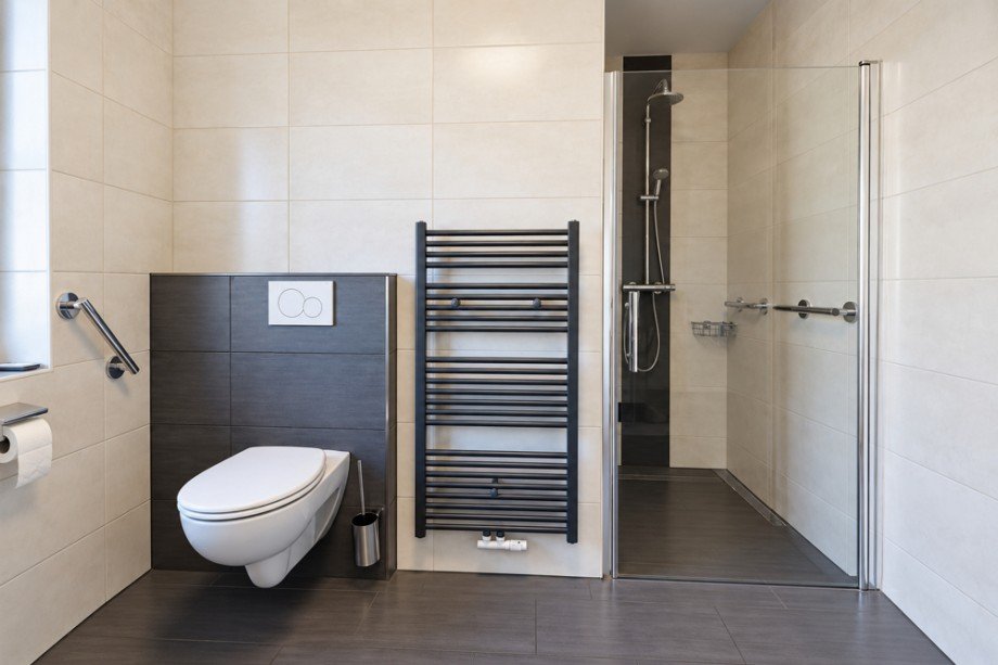 Badezimmer im EG Zweifamilienhaus Herzlake