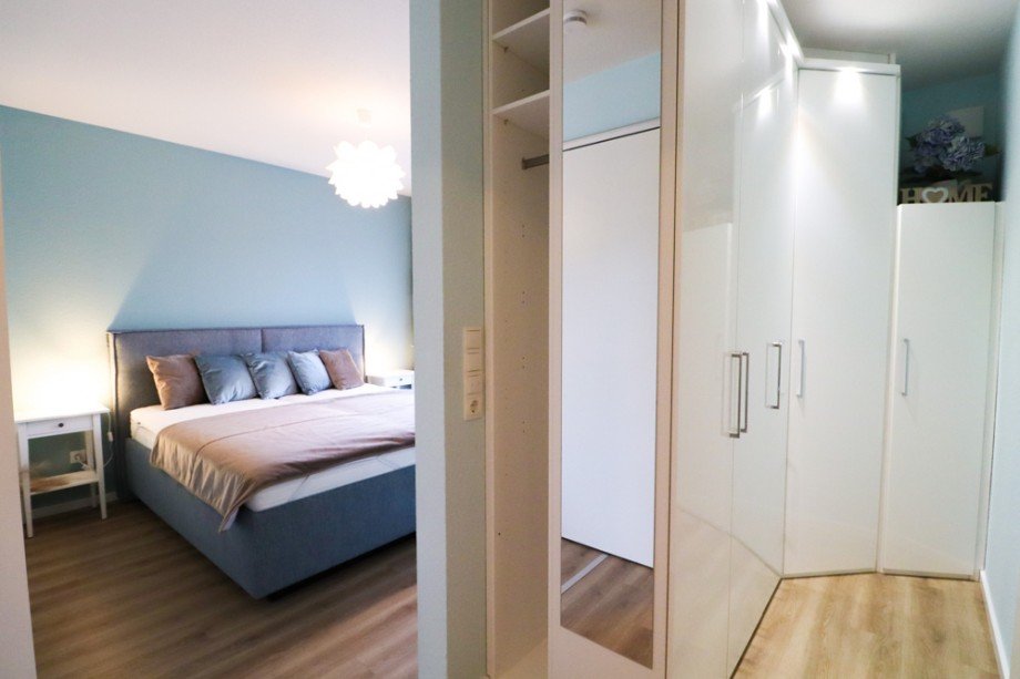 Schlafzimmer mit Ankleideecke Etagenwohnung Bad Zwischenahn
