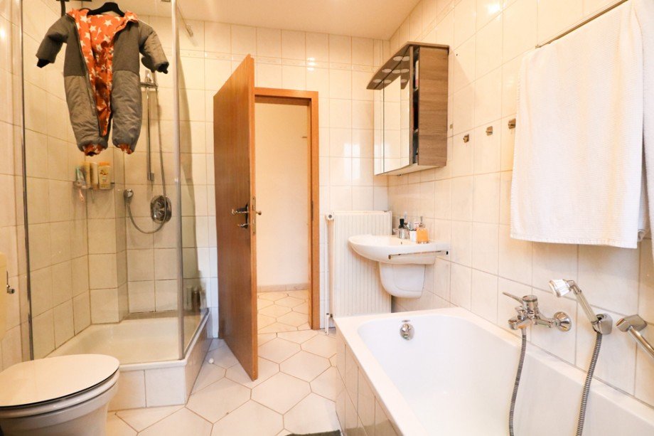 Badezimmer im EG Zweifamilienhaus Friesoythe