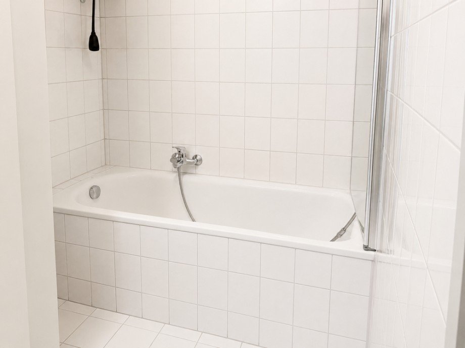 Duschwanne Dachgeschosswohnung Wilhelmshaven