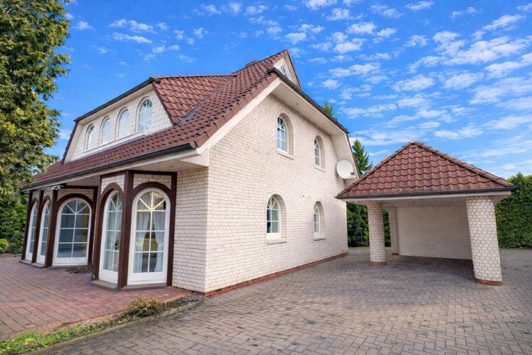 Au�enansicht Hatten Einfamilienhaus Wohngl�ck in Sandkrug - Lichtdurchflutetes Zuhause mit traumhaftem Garten!