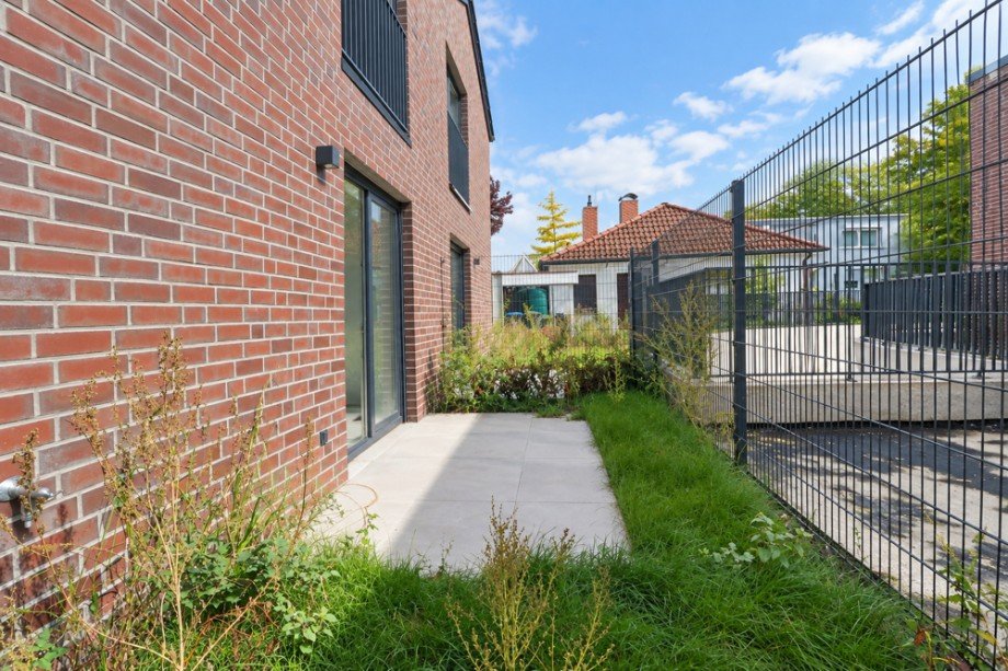Terrasse und Gartenanteil Doppelhaush�lfte Oldenburg