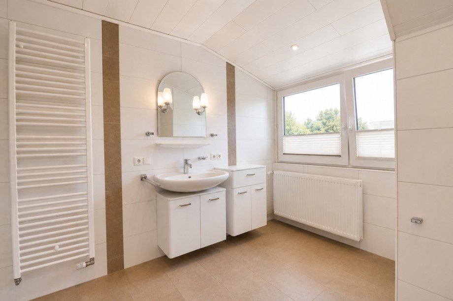 WHG 2 - Badezimmer Haus Apen / Godensholt