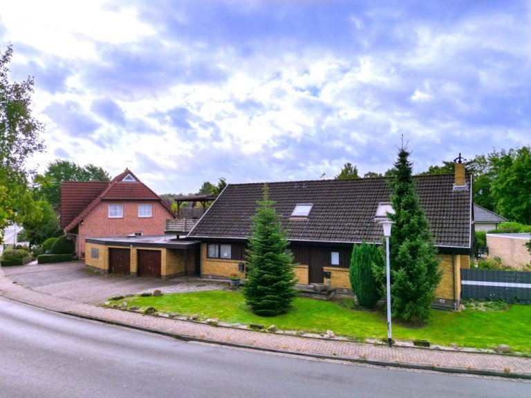 Bild_Au�en_bearbeitet Oldenburg Einfamilienhaus Viel Platz, viele M�glichkeiten - Wohntraum mit Einliegerwohnung in Oldenburg!