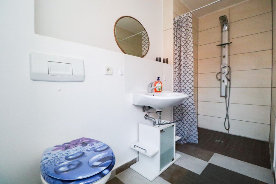 Whg. 1 - Badezimmer Mehrfamilienhaus Barver