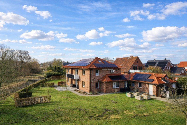 Au�enansicht Friesoythe Zweifamilienhaus Familiengl�ck auf zwei Ebenen - Zweifamilienhaus im Herzen von Friesoythe!