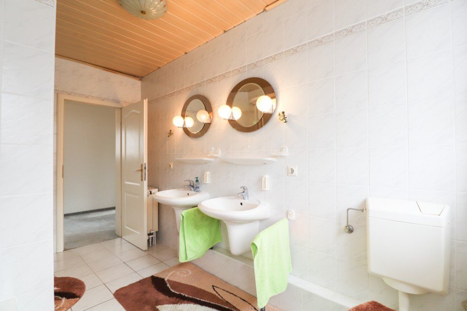 Badezimmer im OG Einfamilienhaus Hatten
