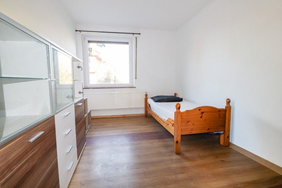 Whg. 1 - 2. Schlafzimmer Mehrfamilienhaus Barver