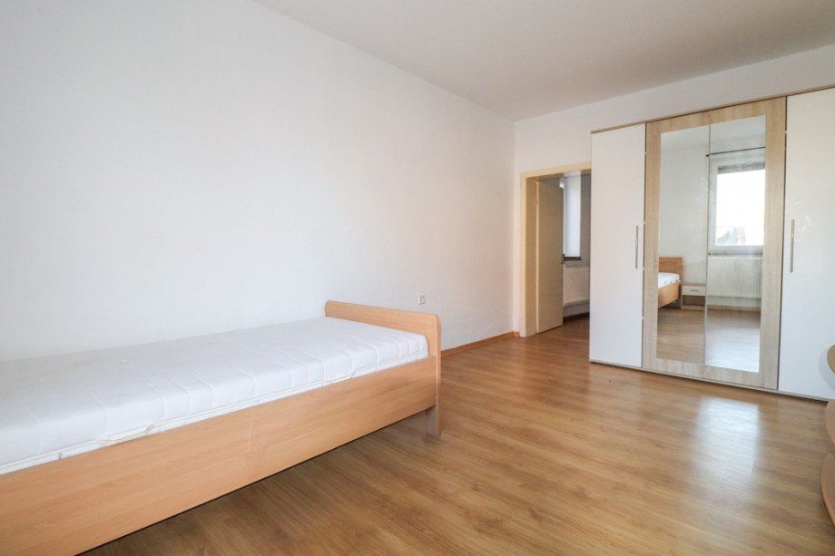 Whg. 1 - 1. Schlafzimmer Mehrfamilienhaus Barver