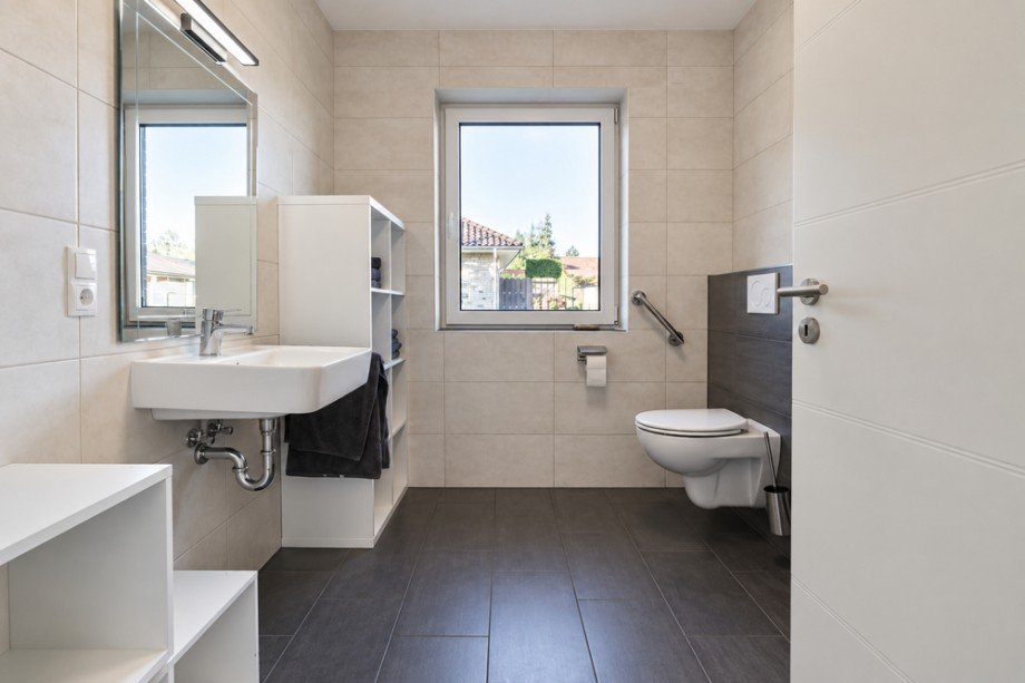 Badezimmer im EG Zweifamilienhaus Herzlake