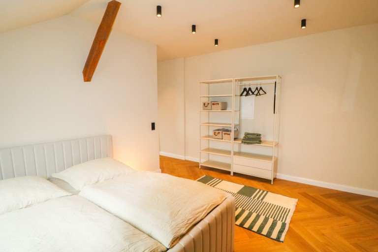 Schlafbereich Oldenburg Dachgeschosswohnung ALL-INCLUSIVE! Altbau-Traum mit freistehender Badewanne!